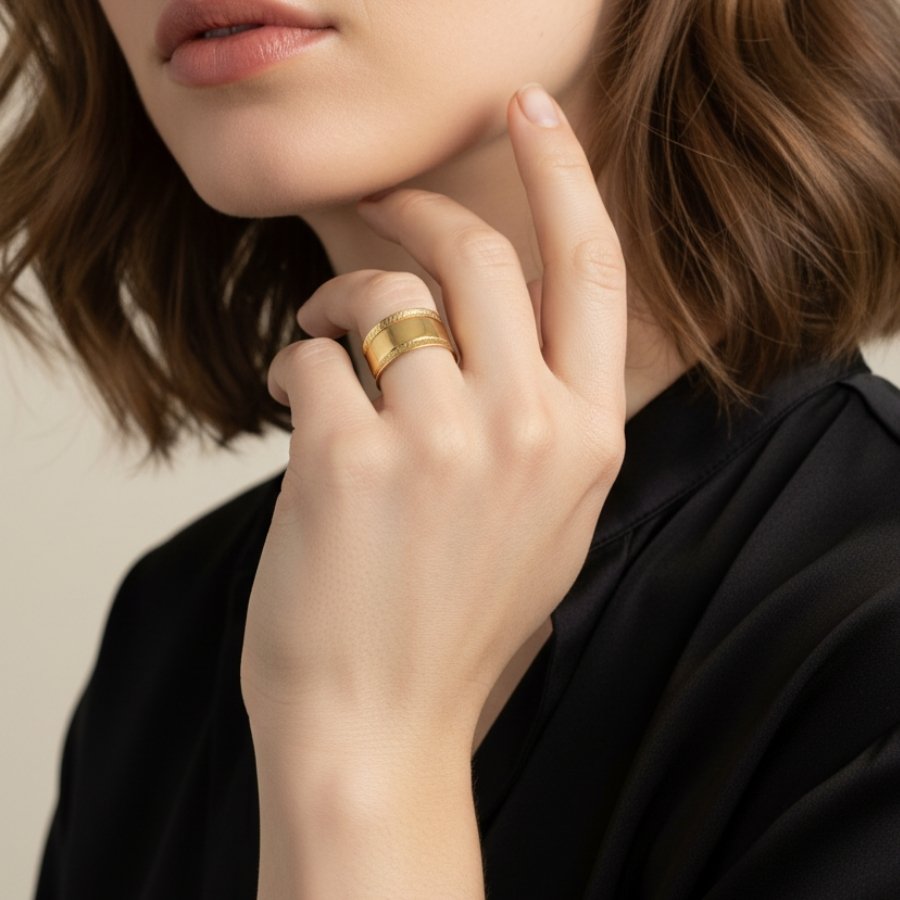 Anillo esclava de oro en acero con nácar blanco