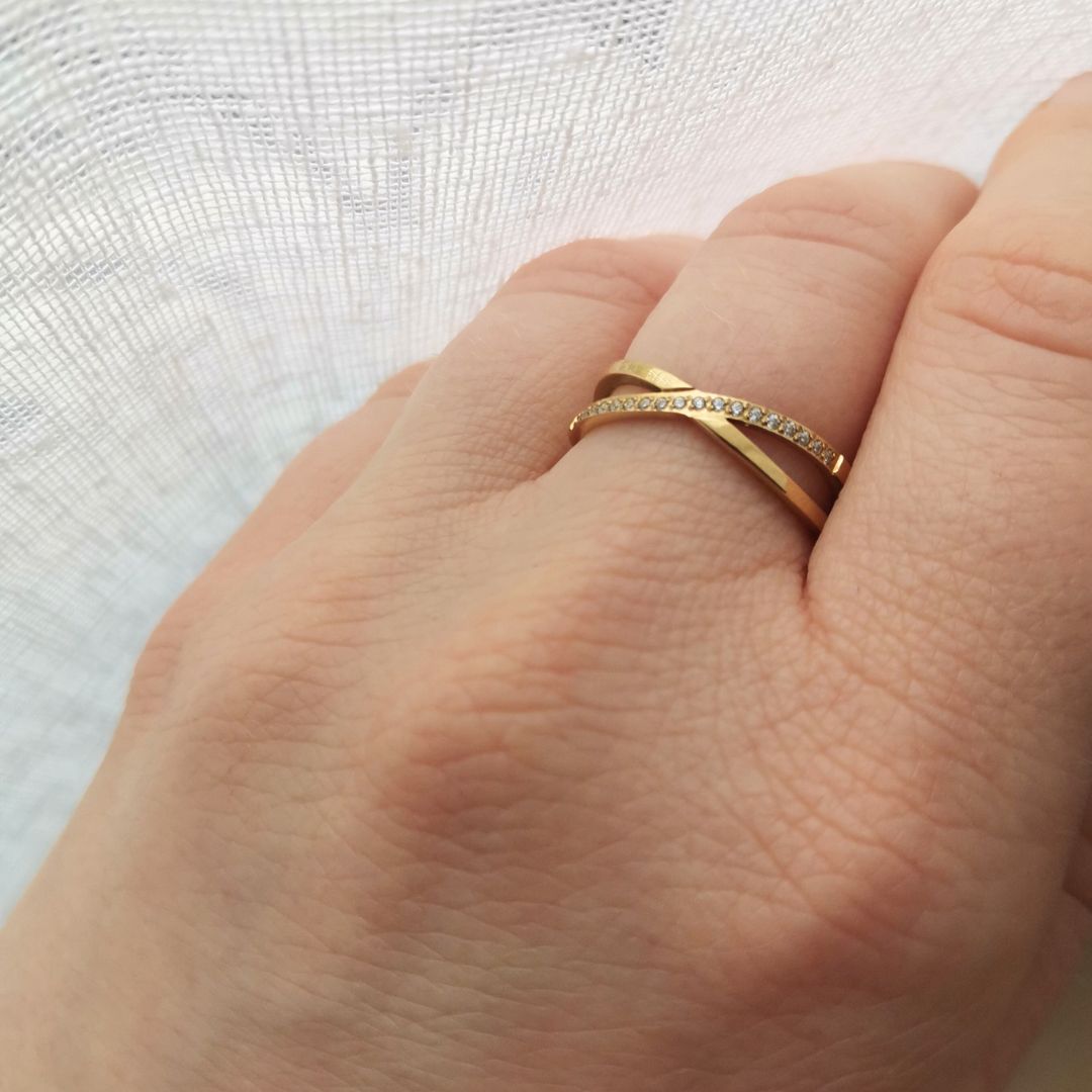 Bague fantaisie fine anneaux entrelacés acier inoxydable argenté