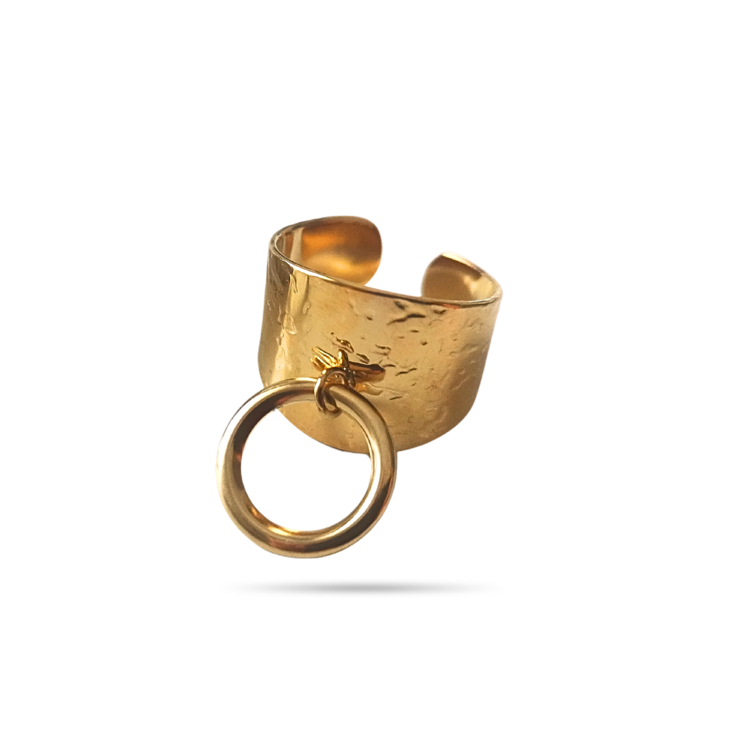 Bague jonc martelée avec breloque anneau en acier inoxydable doré
