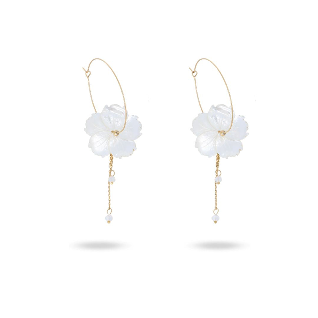 boucles d'oreilles fantaisie pendantes bohème avec fleur blanche