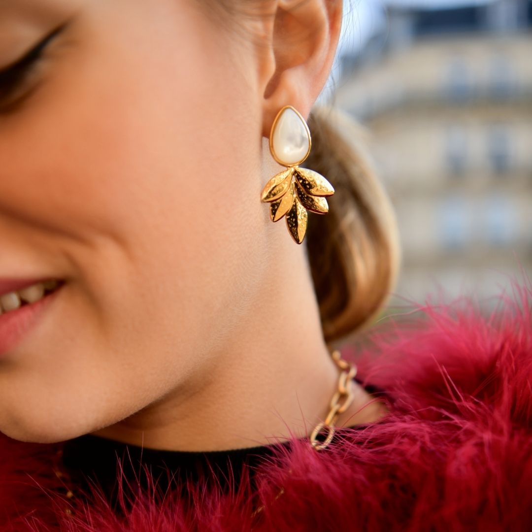 Boucles d'oreilles fantaisie nacre blanche feuille en acier inoxydable doré - Abelia