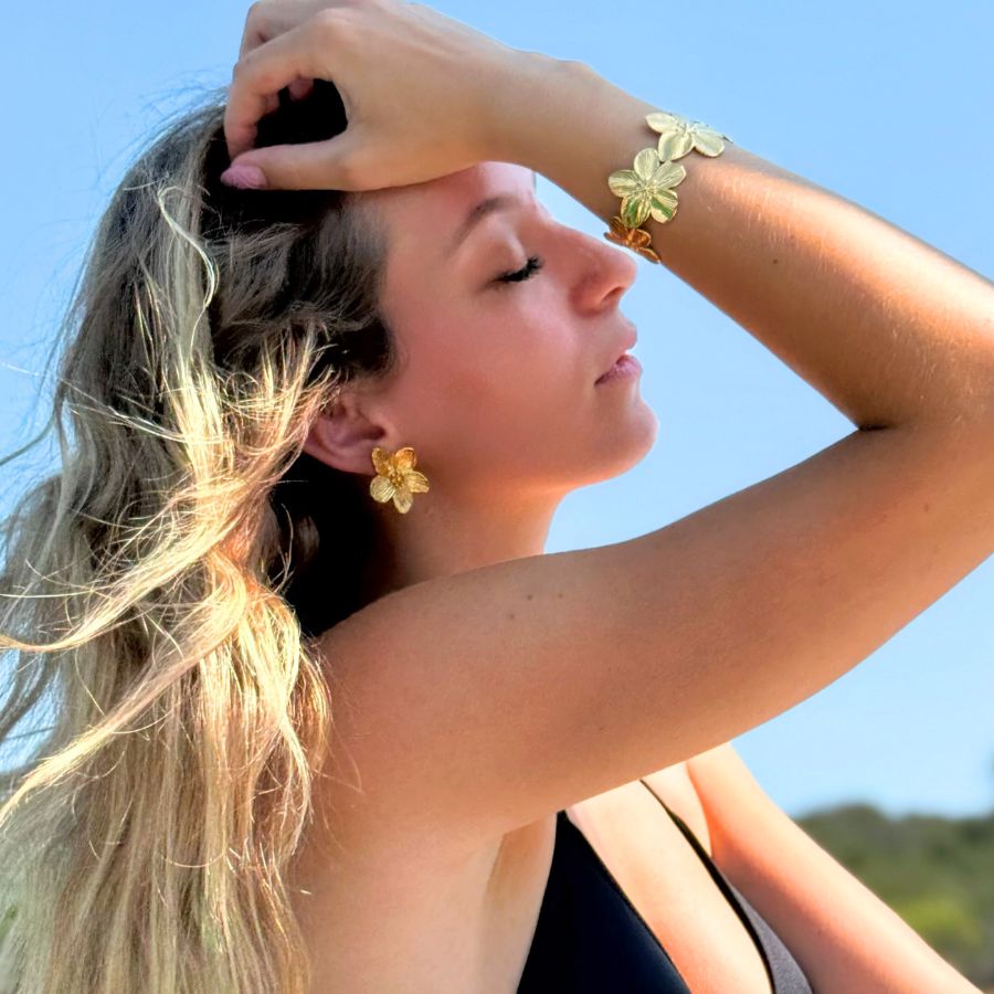 Boucles d'oreilles fleur de cerisier en acier inoxydable doré | Lisabelle