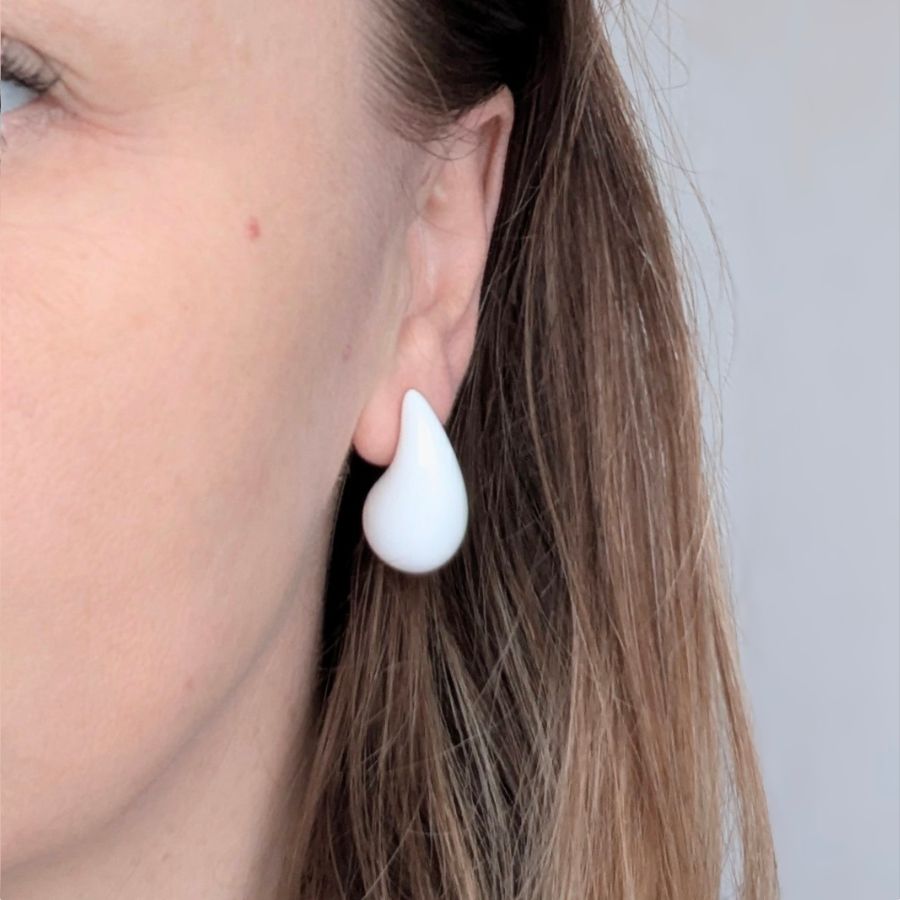 boucles d'oreilles en forme de goutte d'eau de couleur blanche