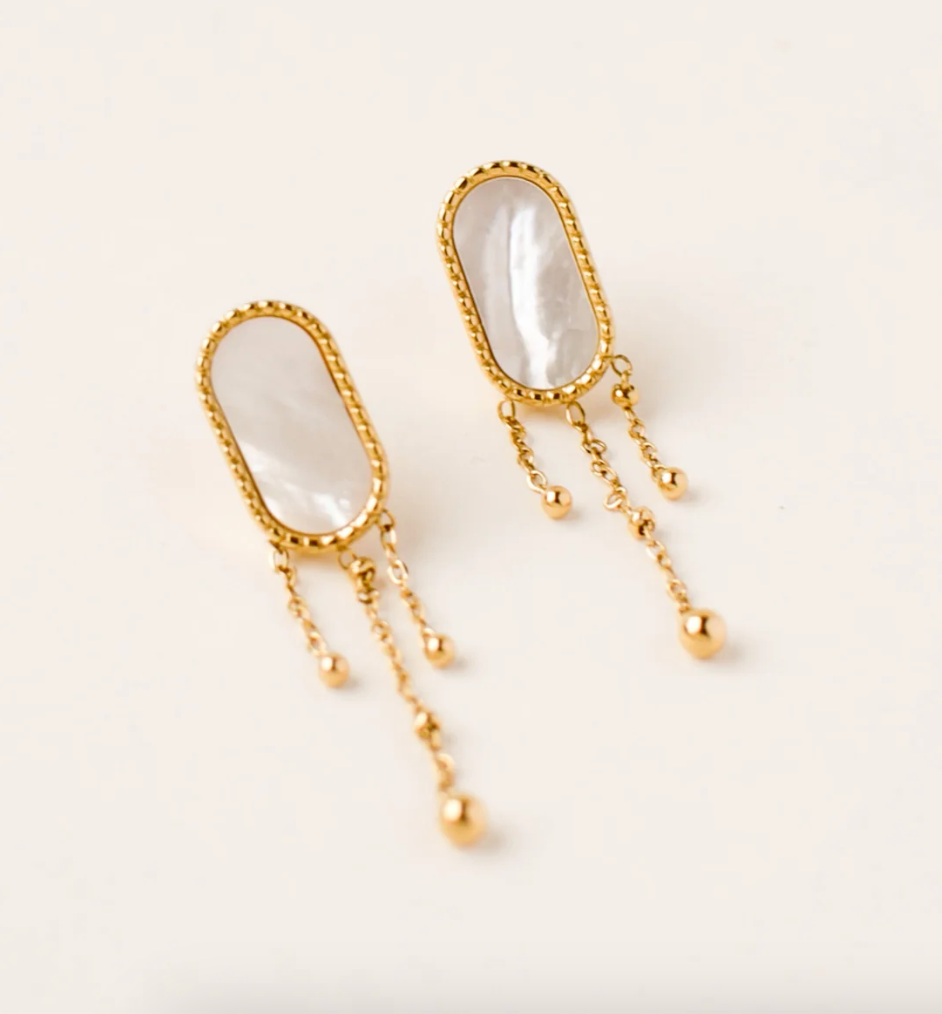 Boucles d&#39;oreilles originales en nacre blanche en acier inoxydable doré