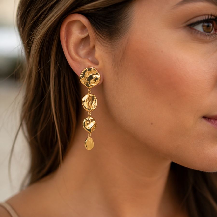 Boucles d'oreilles pendantes dorées anneaux martelés | Eleona