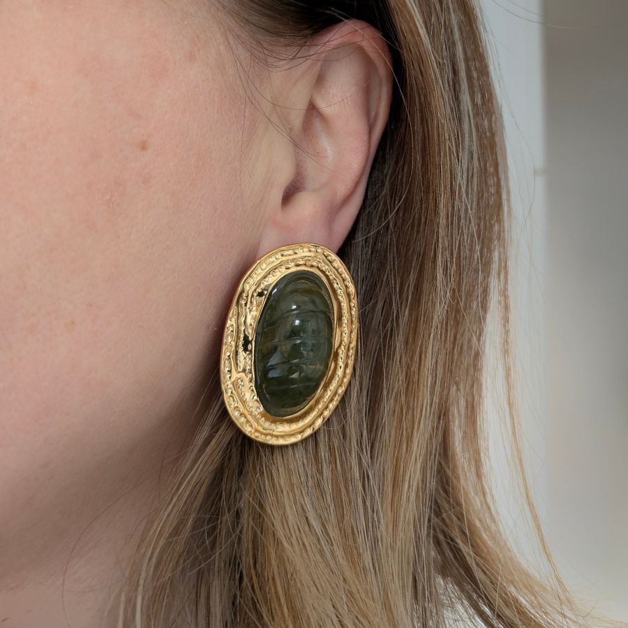 Boucles d'oreilles retro ovales avec grosse perle blanche en acétate de cellulose