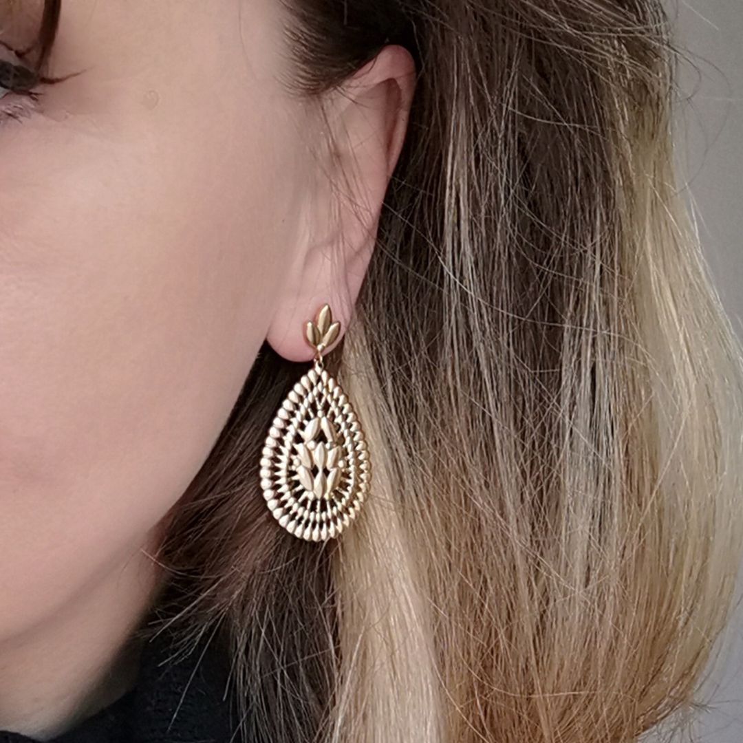 Boucled d'oreilles goutte d'eau rosace acier inoxydable dorée