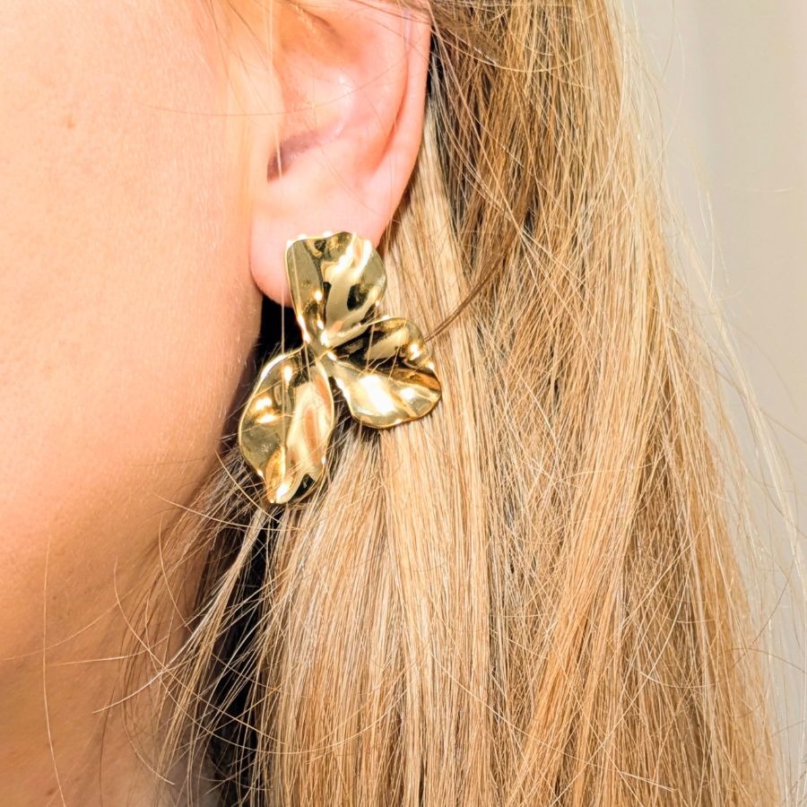 Boucles d'oreilles pendantes fleur en acier inoxydable doré | Léanne