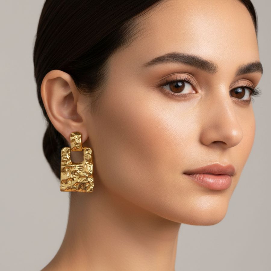 Boucles d'oreilles pendantes martelées en acier inoxydable doré | Mireille