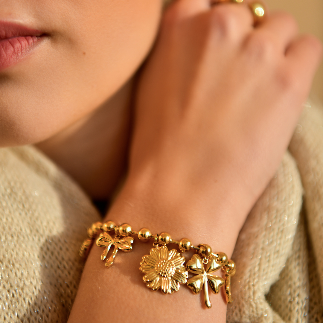 bracelet fantaisie breloques trèfle et coeur en acier inoxydable doré