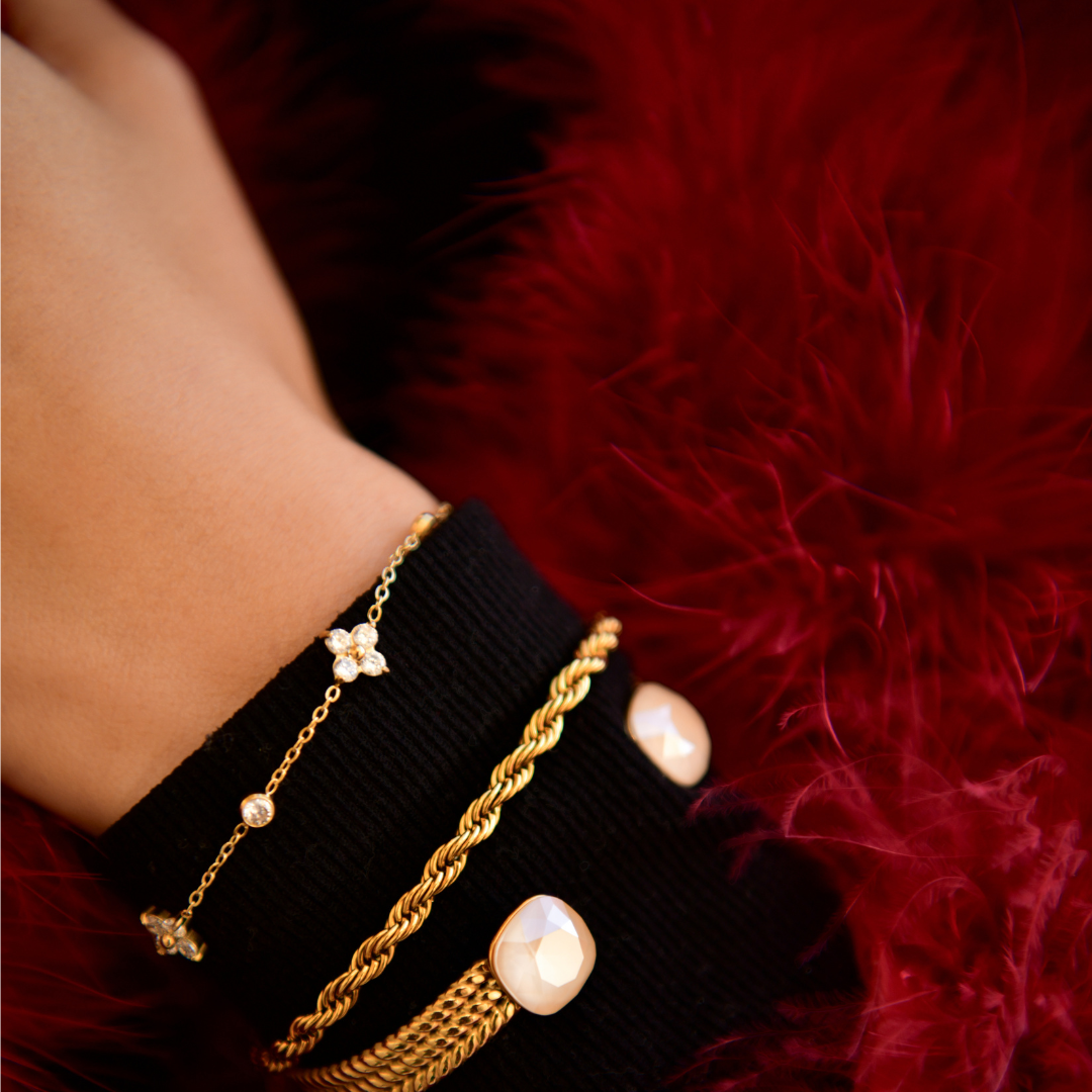 Bracelet fantaisie perle et trèfles en strass acier inoxydable doré