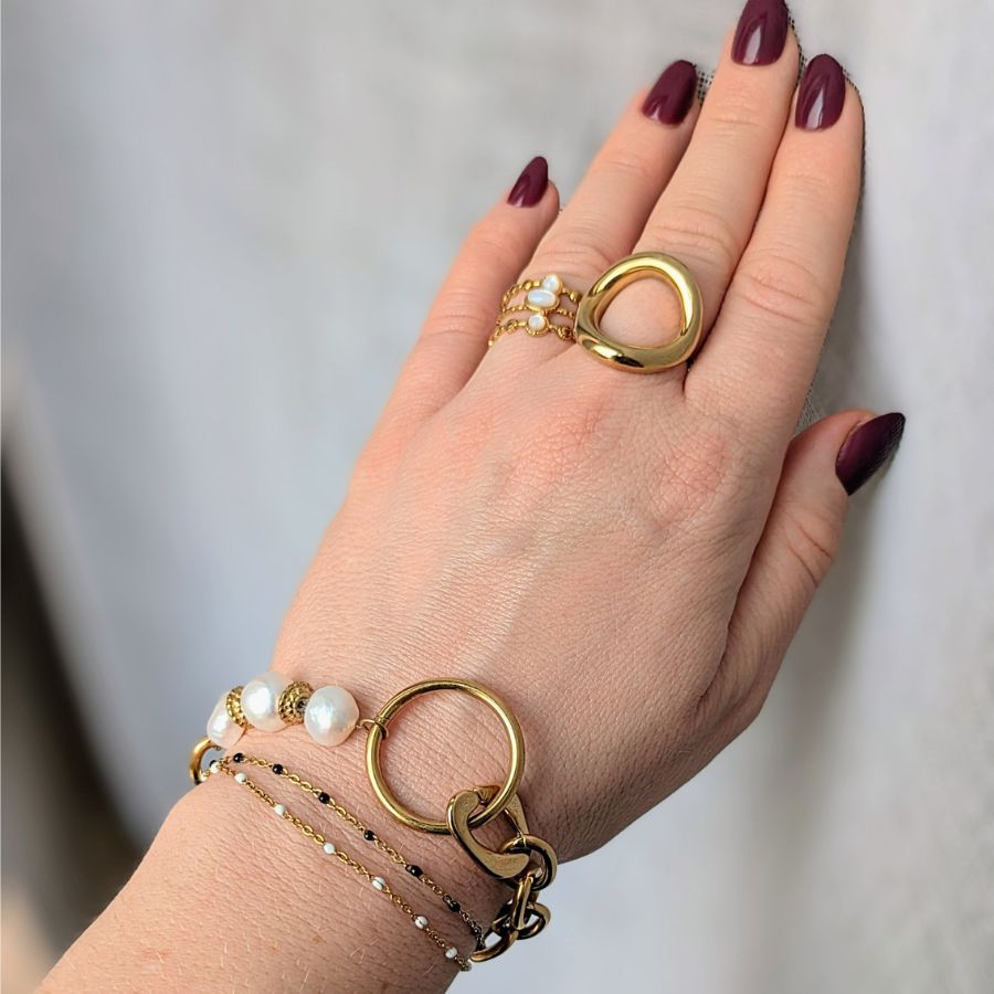 Bracelet petites perles émaillées noires en acier inoxydable doré l Gigi