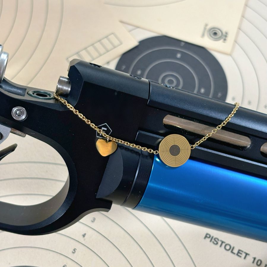 Bracelet cible pistolet gravée au recto verso en acier inoxydable | Ambre