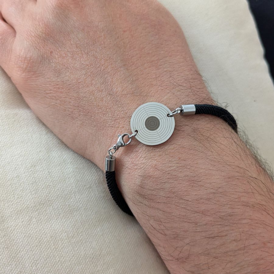 Bracelet homme cordon noir cible pistolet à personnaliser | Ambre