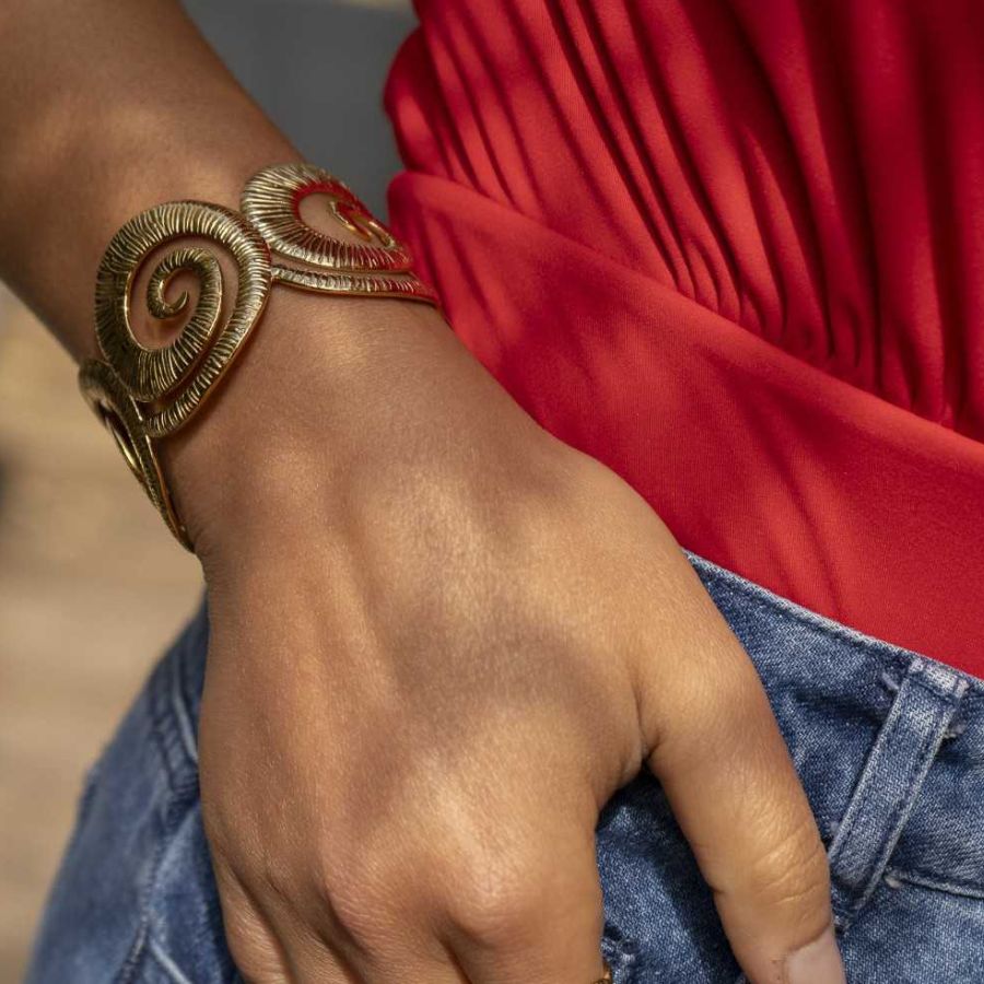 Manchette bracelet coquillage en acier inoxydable doré | Madia