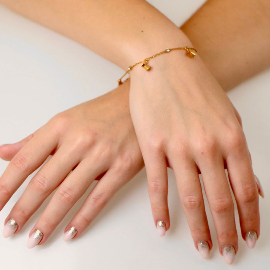 PRÉ-COMMANDE Bracelet avec strass et breloques en forme de plomb acier inoxydable | Ambre