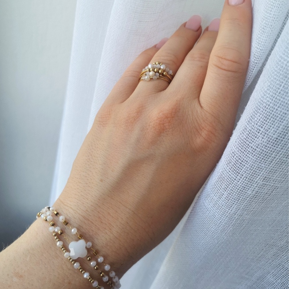 Bracelet trèfle nacre multi rangs avec perles dorées et blanches