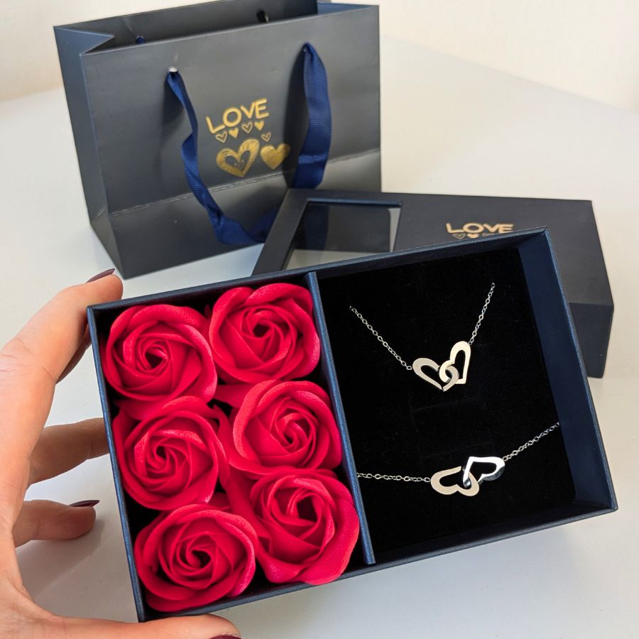 Coffret parure coeurs entrelacés avec écrin roses artificielles et sac  - Rita