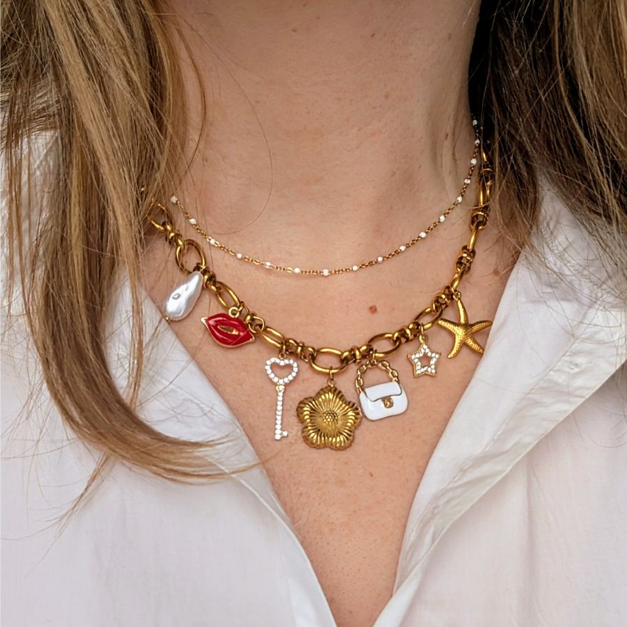 Collier ras de cou petites perles émaillées blanches en acier inoxydable doré