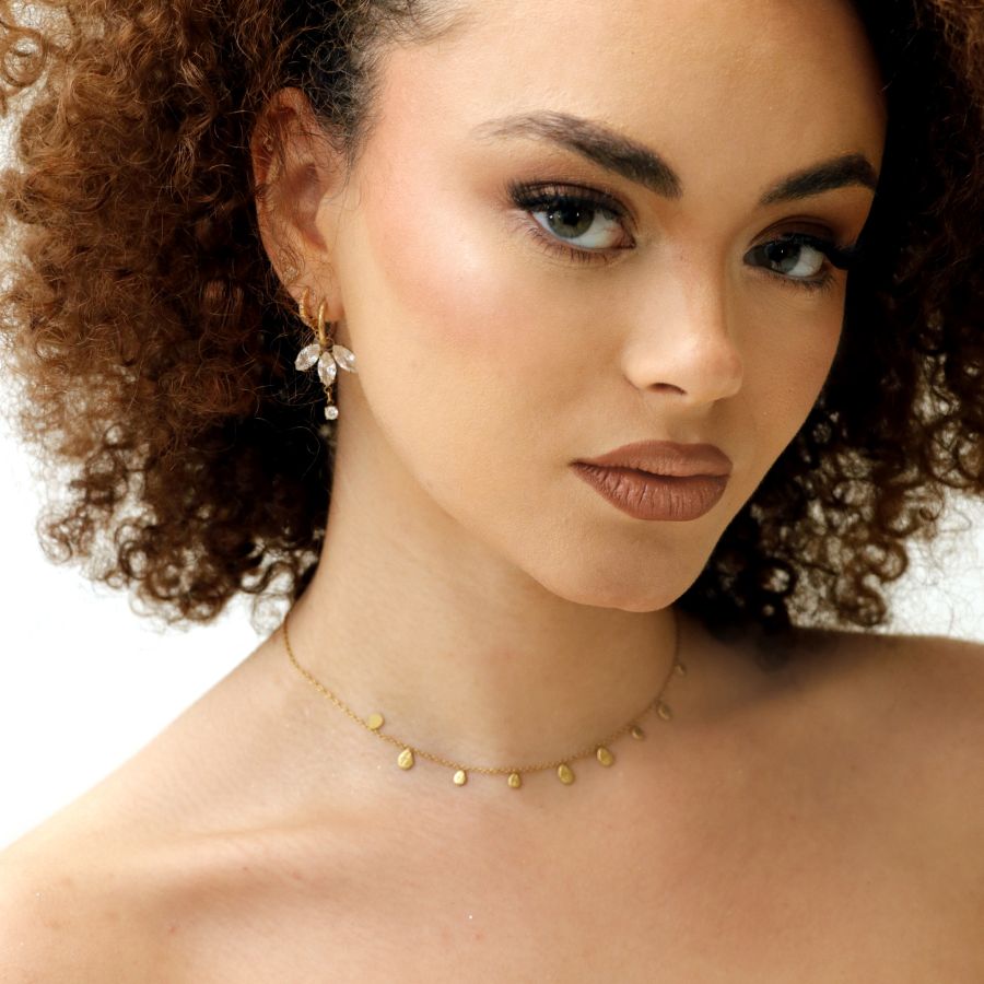 Collier ras de cou mini gouttes d'eau texturées en acier inoxydable doré