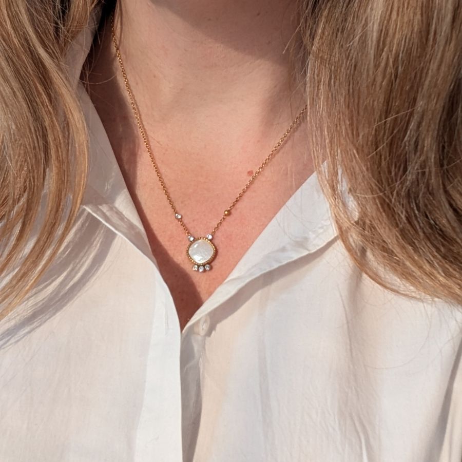 Collier raz de cou nacre blanche et strass en acier inoxydable doré - Mariame