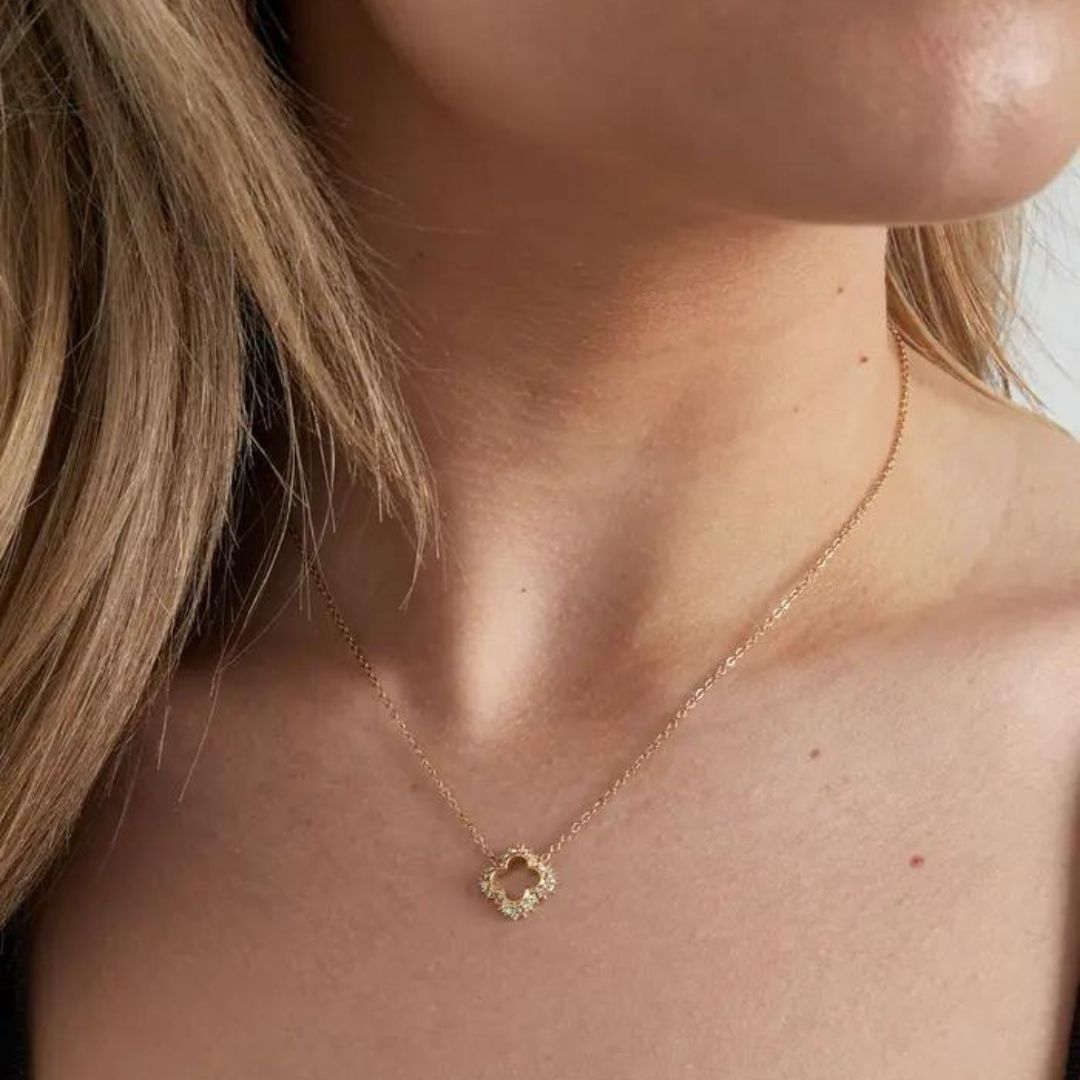 Bijou Chakra Cristaux Brosway Collier Trèfle Femme - Acier Inoxydable 316L Or - Collection Chakra Collier Trèfle Brosway Bijou Chakra Cristaux Brosway Collier Trèfle Femme - Acier Inoxydable 316L Or - Collection Chakra Collier Trèfle Brosway
