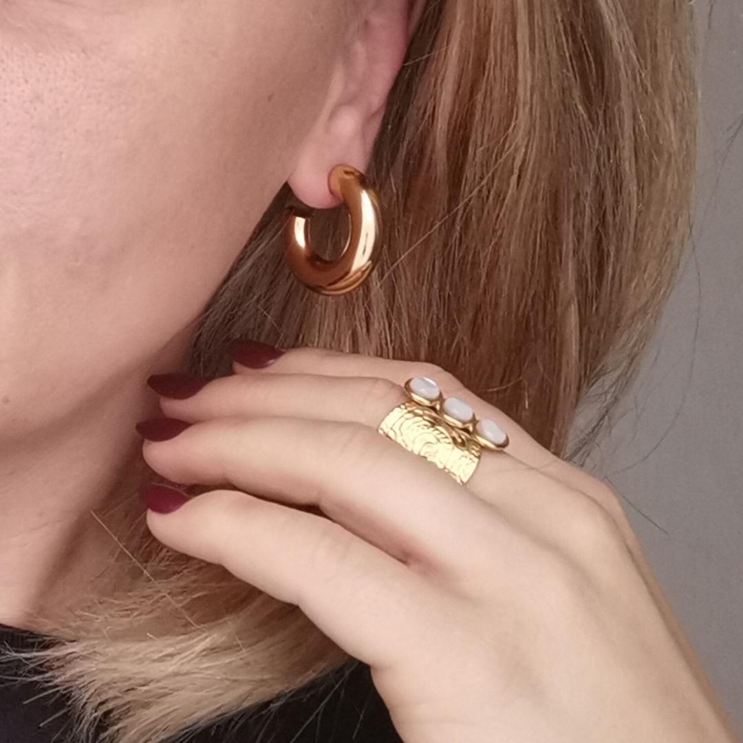 Boucles d'Oreilles Créoles Dorées Larges | Draeger Paris Boucles d'Oreilles Créoles Dorées Larges | Draeger Paris