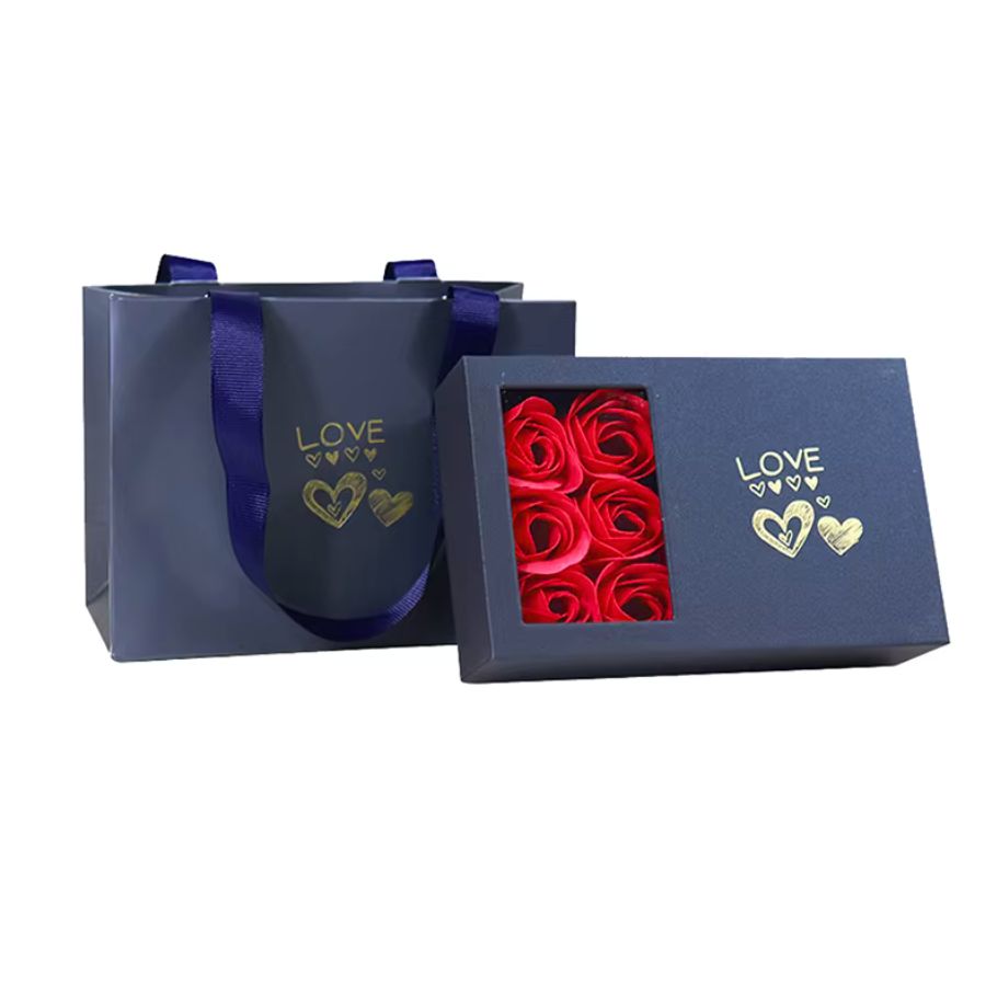 Coffret cadeau écrin avec roses artificielles et sac assorti