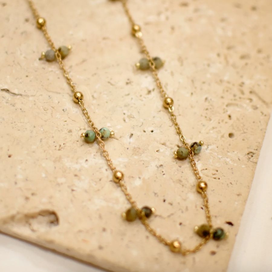 Sautoir fantaisie doré avec pierres naturelles de turquoise africaine